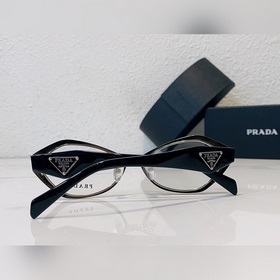 Модель Prada： PR 93YV Размер： 55 x 18 x 145.