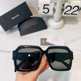 Prada Модель： SPR31W Размер： 56/16-145