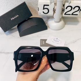 Prada Модель： SPR31W Размер： 56/16-145