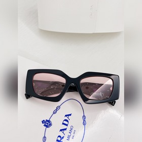 Эти очки Prada действительно очень привлекают внимание. Когда зак