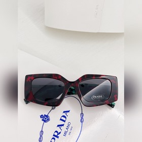 Эти очки Prada действительно очень привлекают внимание. Когда зак