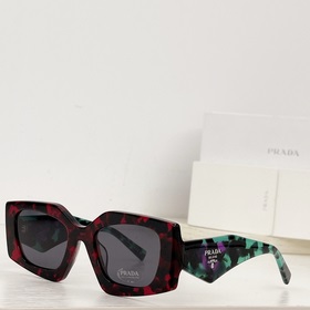 Эти очки Prada действительно очень привлекают внимание. Когда зак