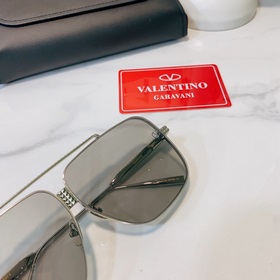 VALENTINO VLS191 Трехсторонние заклепки на дужках очков Размер 6