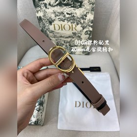 Новая коллекция Dior на официальном сайте. Модель с подиума. Созд