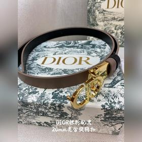 Новая коллекция Dior на официальном сайте. Модель с подиума. Созд