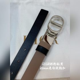 Новая коллекция Dior на официальном сайте. Модель с подиума. Созд