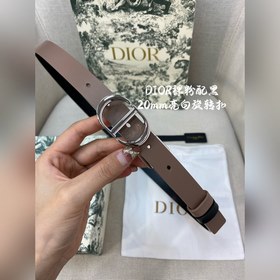Новая коллекция Dior на официальном сайте. Модель с подиума. Созд