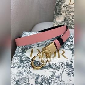 Новая коллекция Dior на официальном сайте. Модель с подиума. Созд