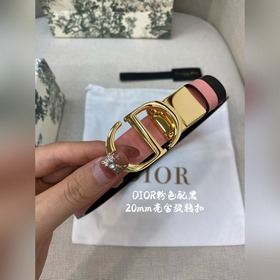 Новая коллекция Dior на официальном сайте. Модель с подиума. Созд