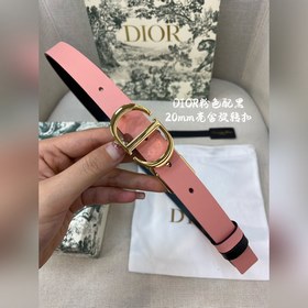 Новая коллекция Dior на официальном сайте. Модель с подиума. Созд