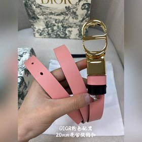 Новая коллекция Dior на официальном сайте. Модель с подиума. Созд