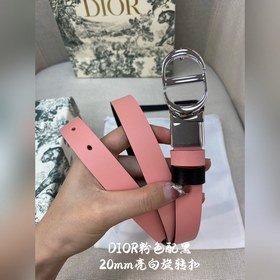 Новая коллекция Dior на официальном сайте. Модель с подиума. Созд