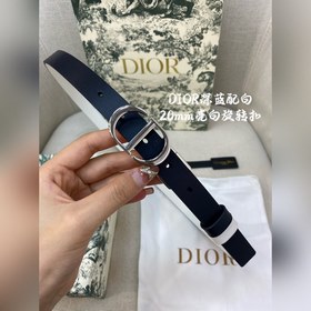 Новая коллекция Dior на официальном сайте. Модель с подиума. Созд