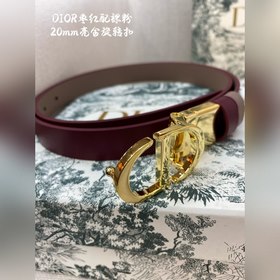 Новая коллекция Dior на официальном сайте. Модель с подиума. Созд
