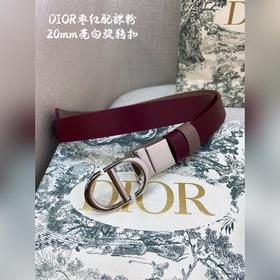 Новая коллекция Dior на официальном сайте. Модель с подиума. Созд
