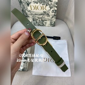 Новая коллекция Dior на официальном сайте. Модель с подиума. Созд