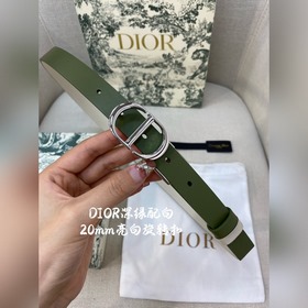 Новая коллекция Dior на официальном сайте. Модель с подиума. Созд