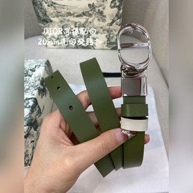 Новая коллекция Dior на официальном сайте. Модель с подиума. Созд
