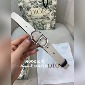 Новая коллекция Dior на официальном сайте. Модель с подиума. Созд
