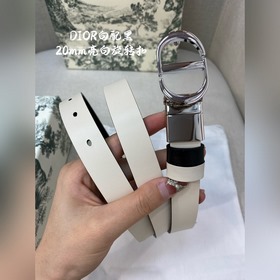 Новая коллекция Dior на официальном сайте. Модель с подиума. Созд