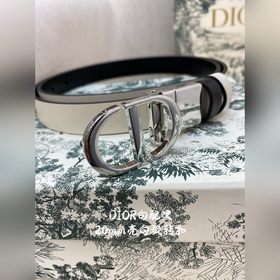 Новая коллекция Dior на официальном сайте. Модель с подиума. Созд
