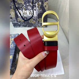 Новая коллекция Dior на официальном сайте. Модель с подиума. Созд