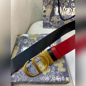 Новая коллекция Dior на официальном сайте. Модель с подиума. Созд