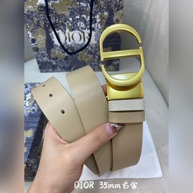 Новая коллекция Dior на официальном сайте. Модель с подиума. Созд
