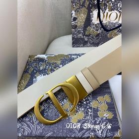 Новая коллекция Dior на официальном сайте. Модель с подиума. Созд