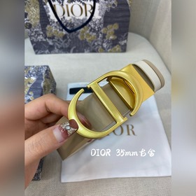 Новая коллекция Dior на официальном сайте. Модель с подиума. Созд
