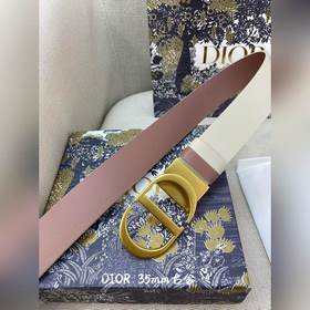 Новая коллекция Dior на официальном сайте. Модель с подиума. Созд