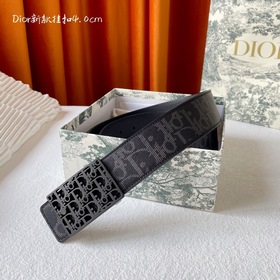 Эта металлическая пряжка для ремня из латуни с покрытием от Dior