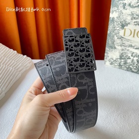 Эта металлическая пряжка для ремня из латуни с покрытием от Dior 