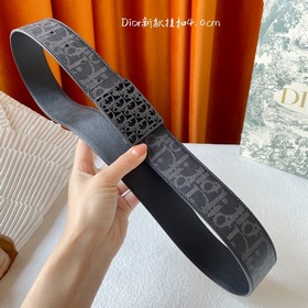 Эта металлическая пряжка для ремня из латуни с покрытием от Dior 