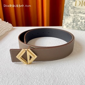 Эта металлическая пряжка для ремня из латуни с покрытием от Dior 