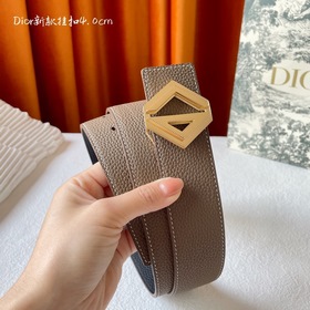 Эта металлическая пряжка для ремня из латуни с покрытием от Dior 