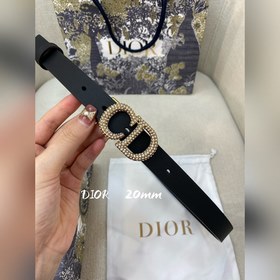 Официальный сайт Dior. Модель с подиума. Создана с целью обеспечи