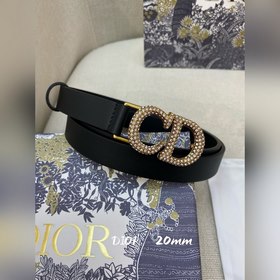Официальный сайт Dior. Модель с подиума. Создана с целью обеспечи