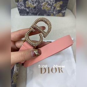 Официальный сайт Dior. Модель с подиума. Создана с особым внимани