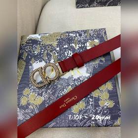 Официальный сайт Dior. Модель с подиума. Создан с особым внимание