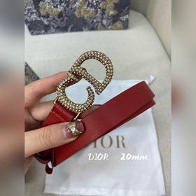Официальный сайт Dior. Модель с подиума. Создан с особым внимание