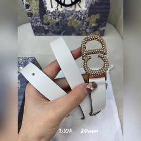 Официальный сайт Dior. Модель из коллекции, представленной на пок