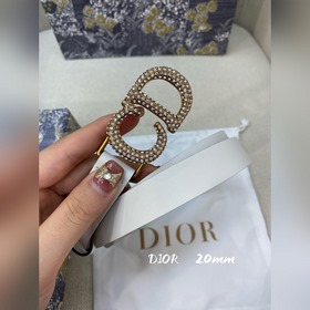 Официальный сайт Dior. Модель из коллекции, представленной на пок