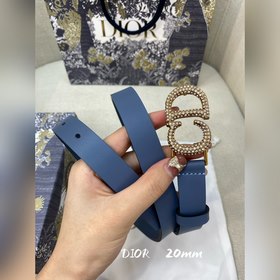Официальный сайт Dior. Модель с подиума. Создана с целью обеспечи