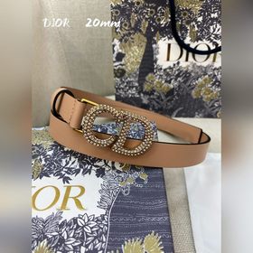 Официальный сайт Dior. Модель с подиума. Создана с целью обеспечи