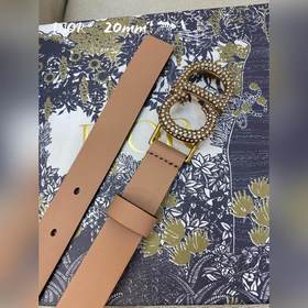Официальный сайт Dior. Модель с подиума. Создана с целью обеспечи