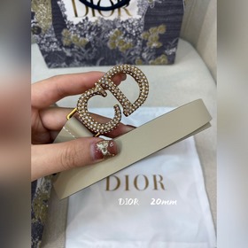 Официальный сайт Dior. Модель с подиума. Создана с целью обеспечи