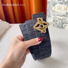 Эта металлическая пряжка для ремня из латуни с покрытием от Dior 