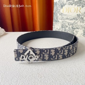 Эта металлическая пряжка для ремня из латуни с покрытием от Dior 