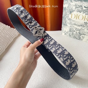 Эта металлическая пряжка для ремня из латуни с покрытием от Dior 